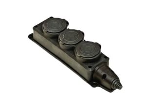 SINGLE-PHASE RUBBER 3-PIECE GROUP SOCKET WITH COVER